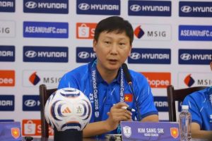 HLV Singapore hé lộ chiến pháp đặc biệt đối đầu ĐT Việt Nam | OK9